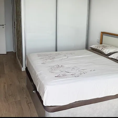 Vue Exceptionnelle Avec Confort Moderne, Climatisation Et Parking Сент-Максім
