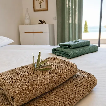 Vue Exceptionnelle Avec Confort Moderne, Climatisation Et Parking Апартаменти *